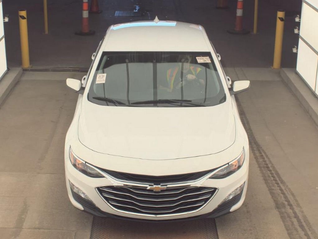 2024 Chevrolet Malibu 1LT photo 3