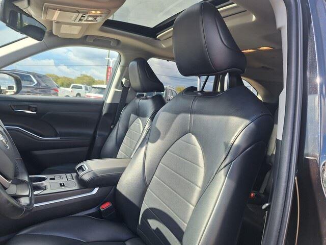 2022 Toyota Highlander XLE photo 11