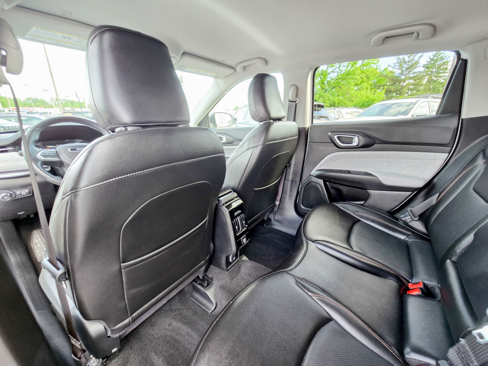 2022 Jeep Compass Latitude Lux photo 28