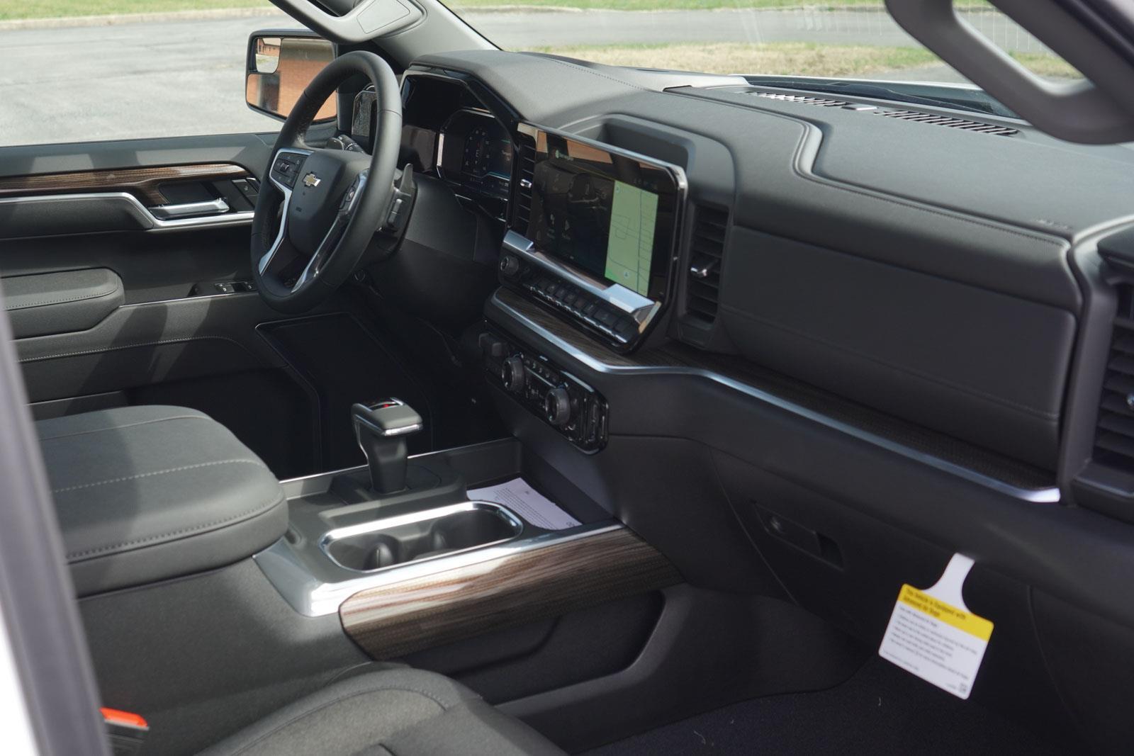 2025 Chevrolet Silverado 1500 LT photo 30