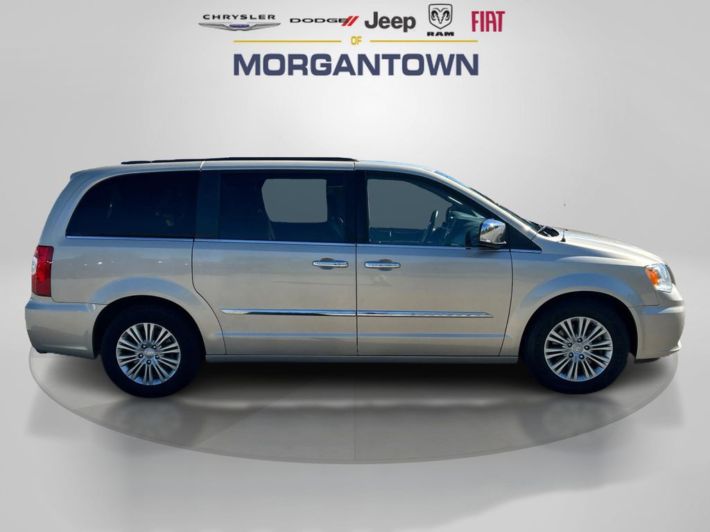 2016 Chrysler Town & Country photo 4