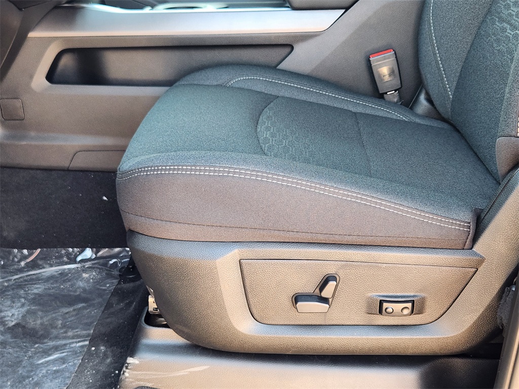 2026 Ram 2500 Big Horn photo 17