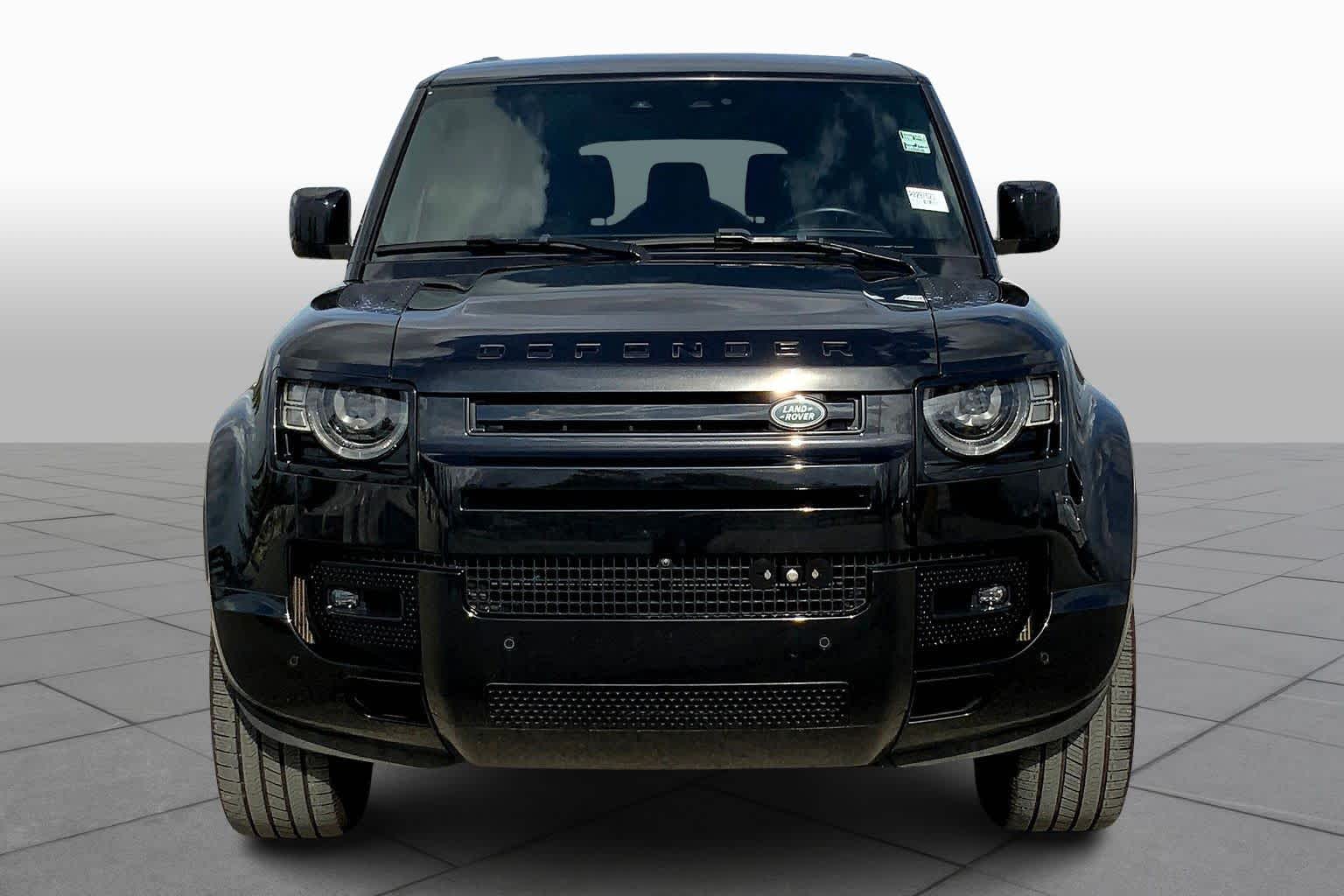 2024 Land Rover Defender 130 X photo 2