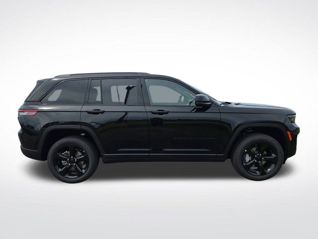2025 Jeep Grand Cherokee Limited photo 2