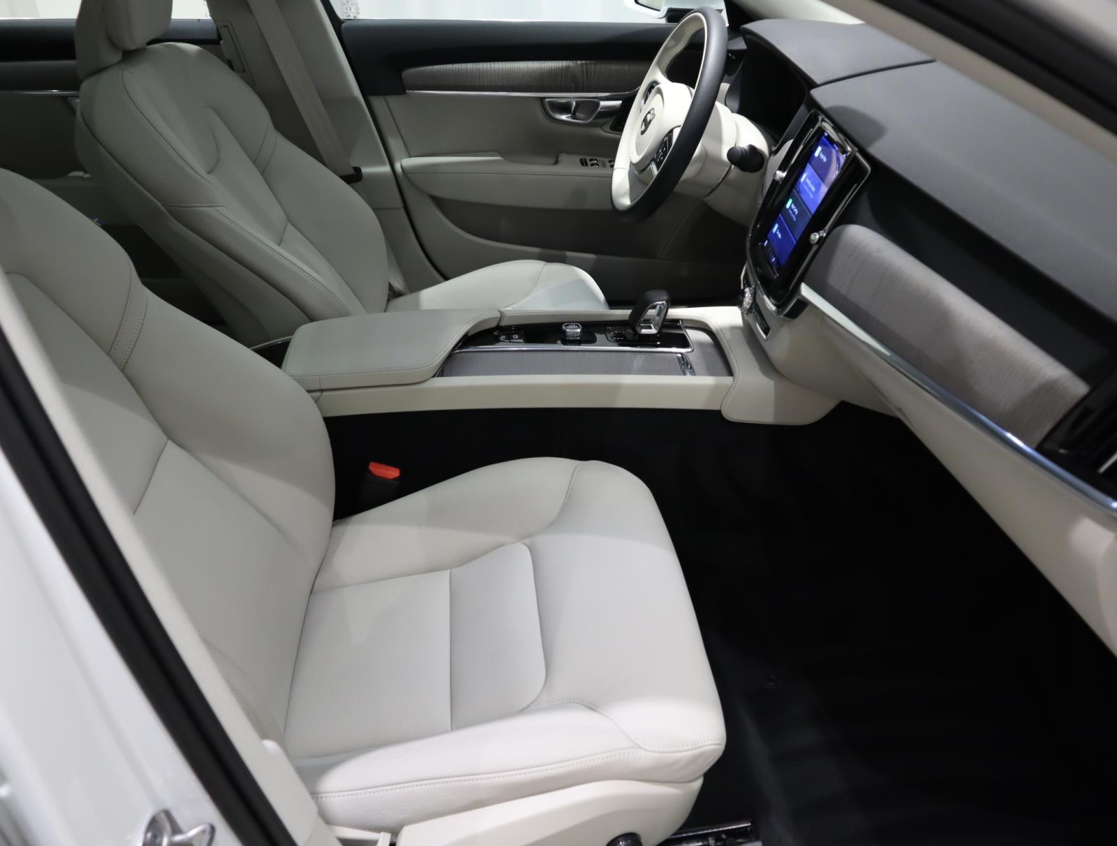2025 Volvo S90 Plus photo 13