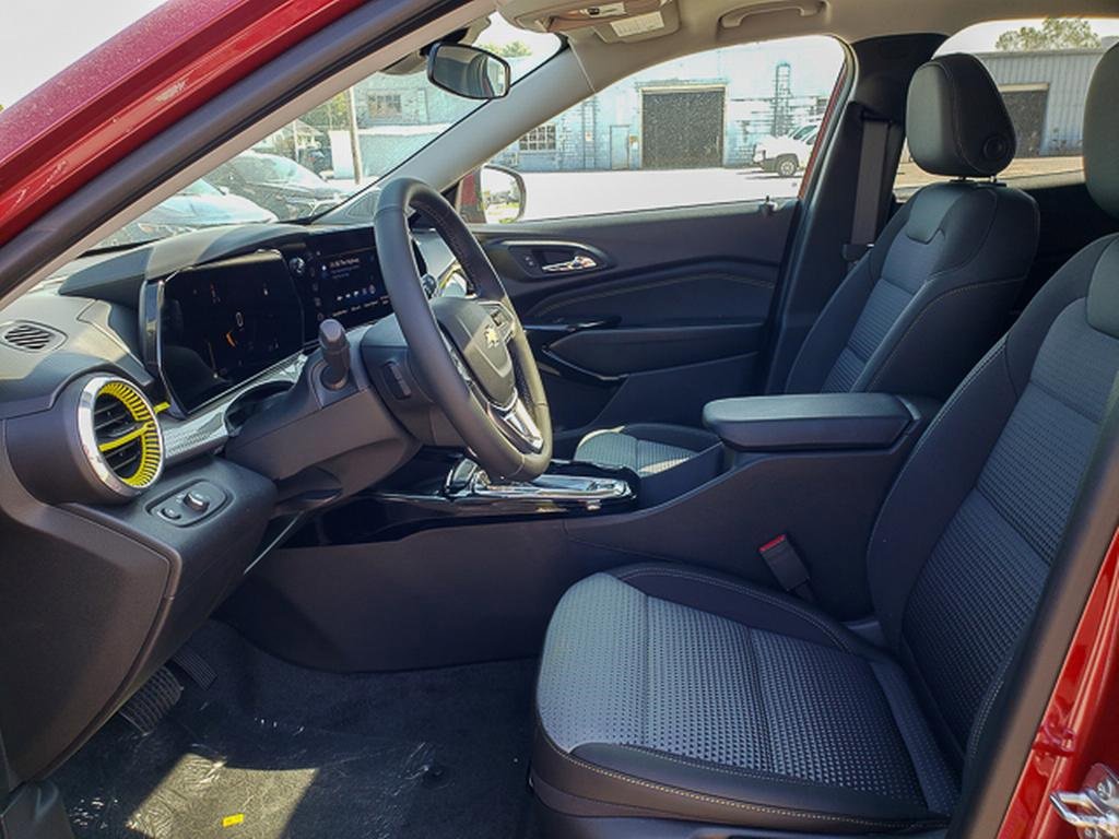 2025 Chevrolet Trax LT photo 11