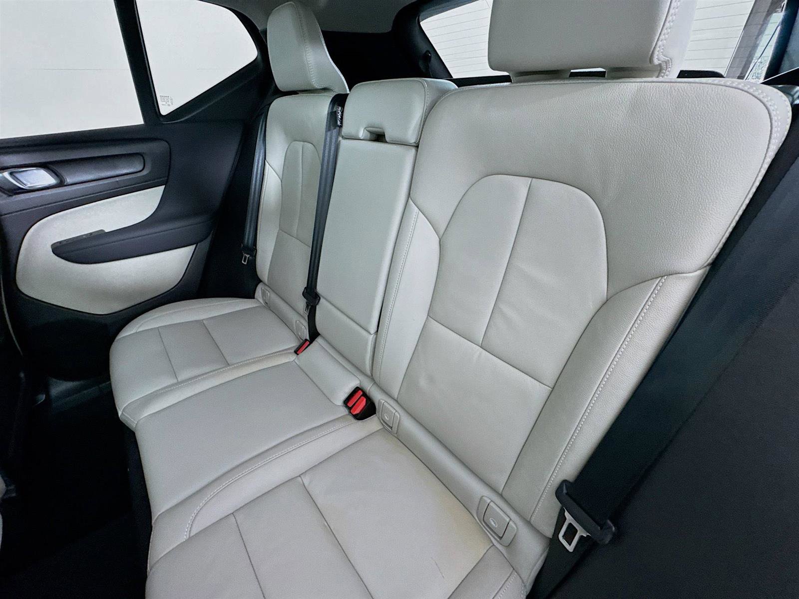 2024 Volvo XC40 Plus photo 22