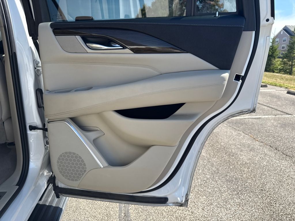 2018 Cadillac Escalade Luxury photo 17