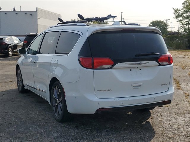 2019 Chrysler Pacifica Limited photo 2