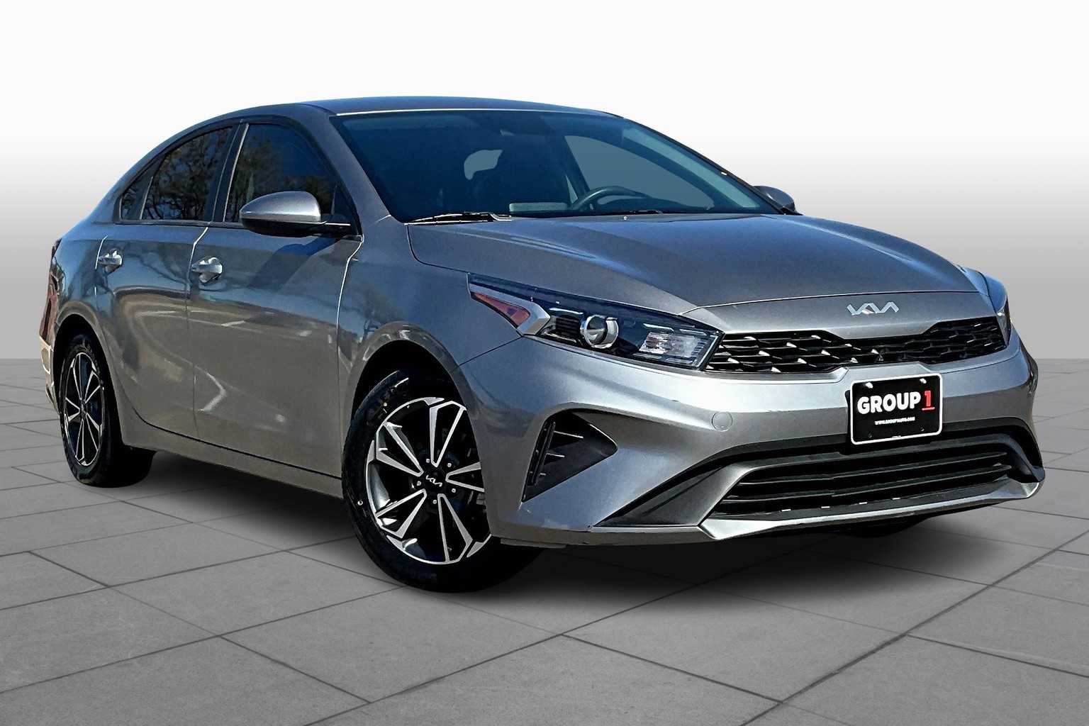 2023 Kia Forte LXS photo 2