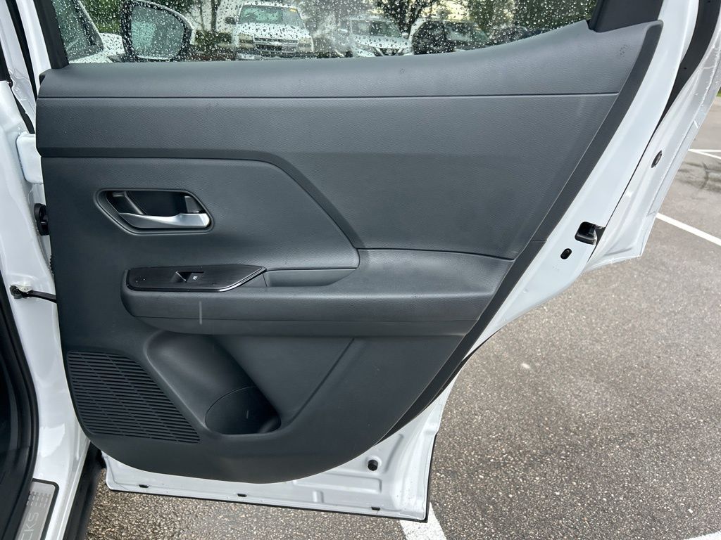 2025 Nissan Kicks SV photo 35