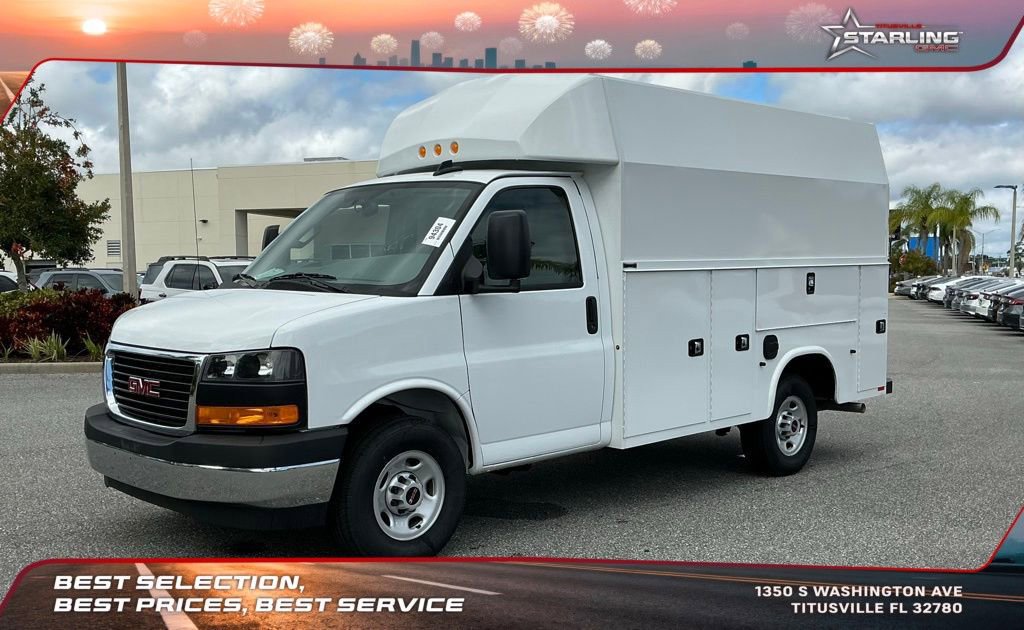 2025 GMC Savana Base's photo