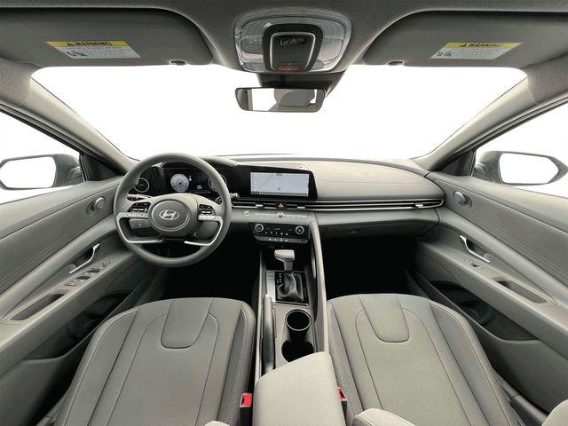 2024 Hyundai Elantra SEL photo 13
