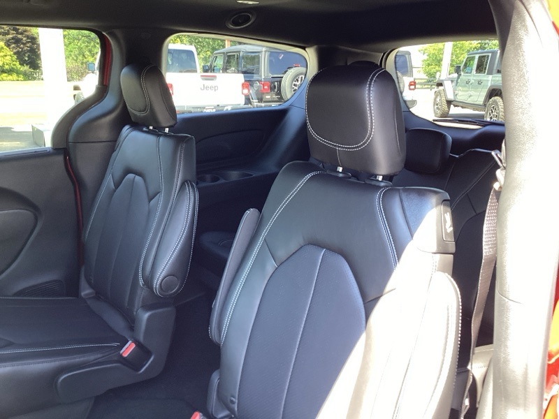 2025 Chrysler Pacifica photo 15