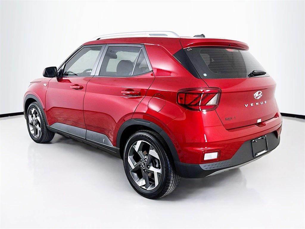 2025 Hyundai Venue Limited photo 4