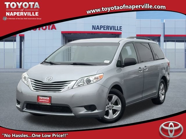 2015 Toyota Sienna LE's photo