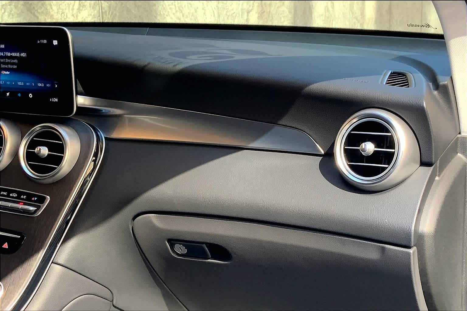 2022 Mercedes Benz GLC 300 photo 17