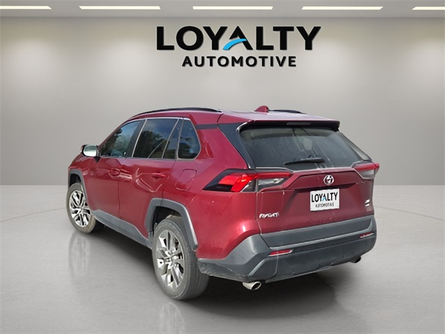 2021 Toyota RAV4 XLE Premium photo 3