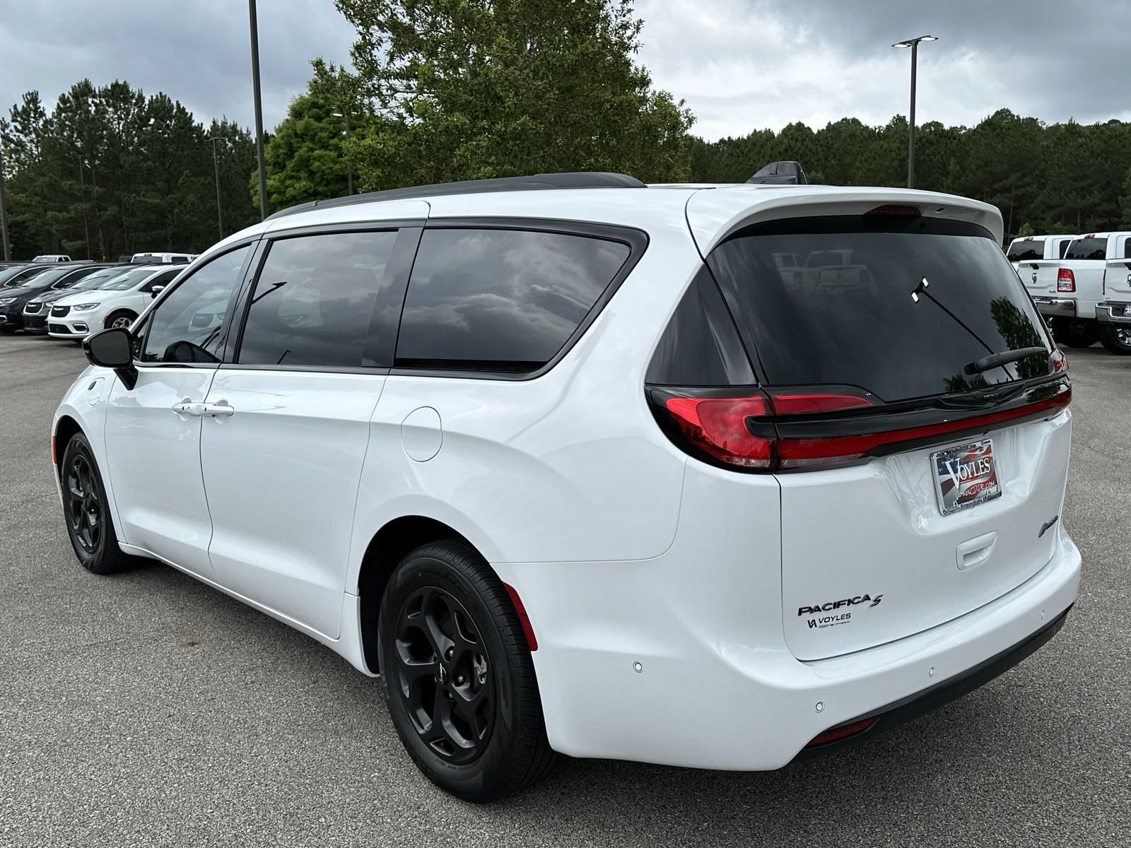 2024 Chrysler Pacifica Hybrid photo 5