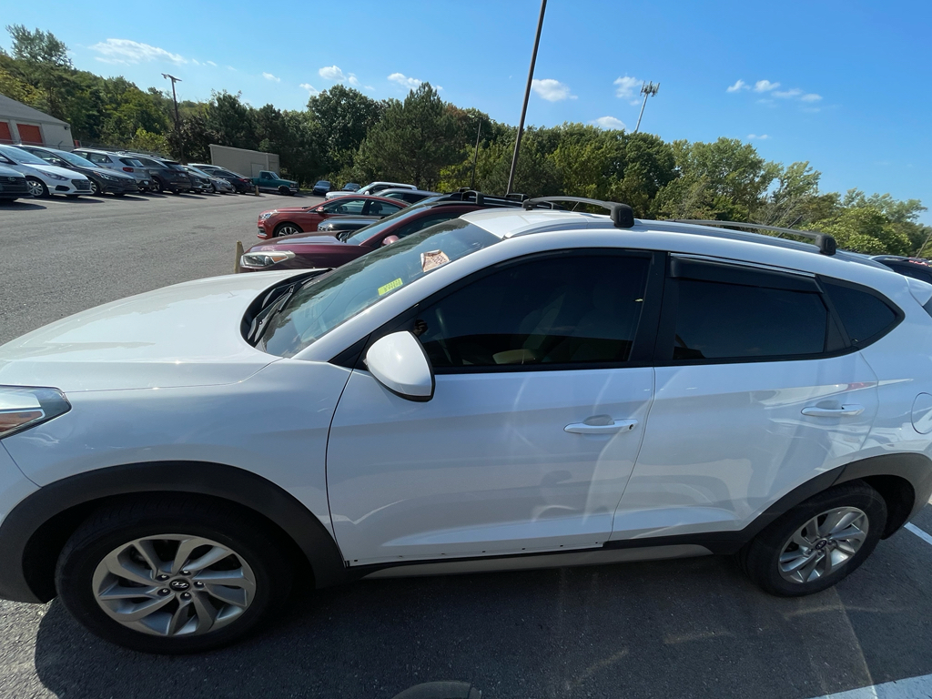 2017 Hyundai Tucson SE photo 2