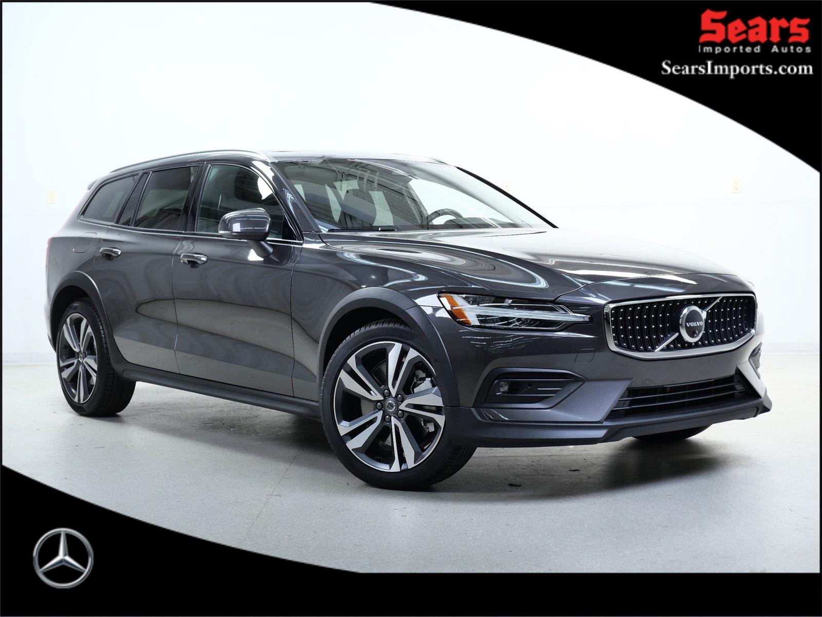 2025 Volvo V60 Cross Country Plus's photo