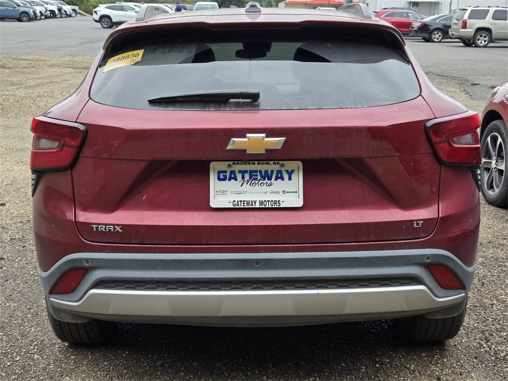 2025 Chevrolet Trax LT photo 3