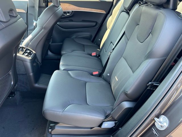 2025 Volvo XC90 T8 Core photo 23