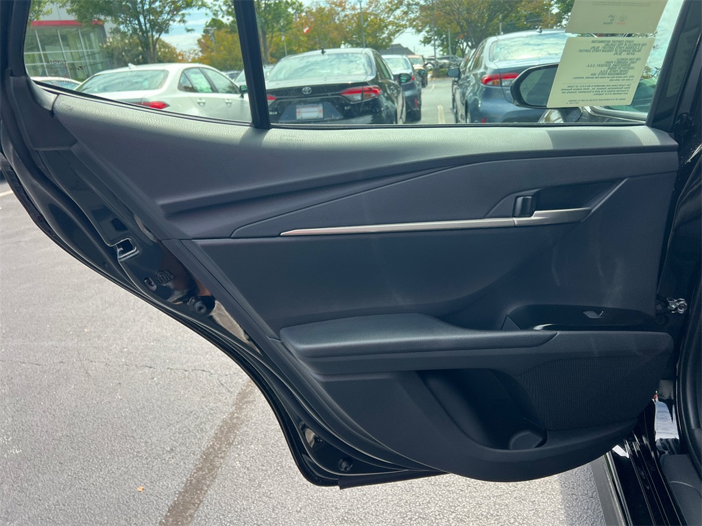 2025 Toyota Camry SE photo 21