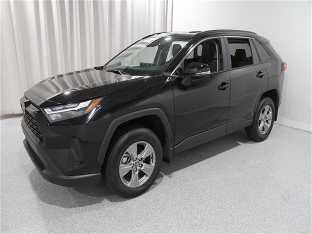 2024 Toyota RAV4 XLE photo 3