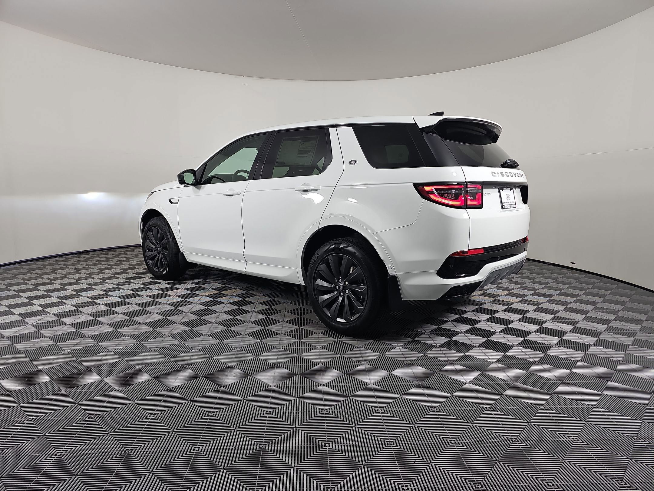 2025 Land Rover Discovery Sport S photo 3