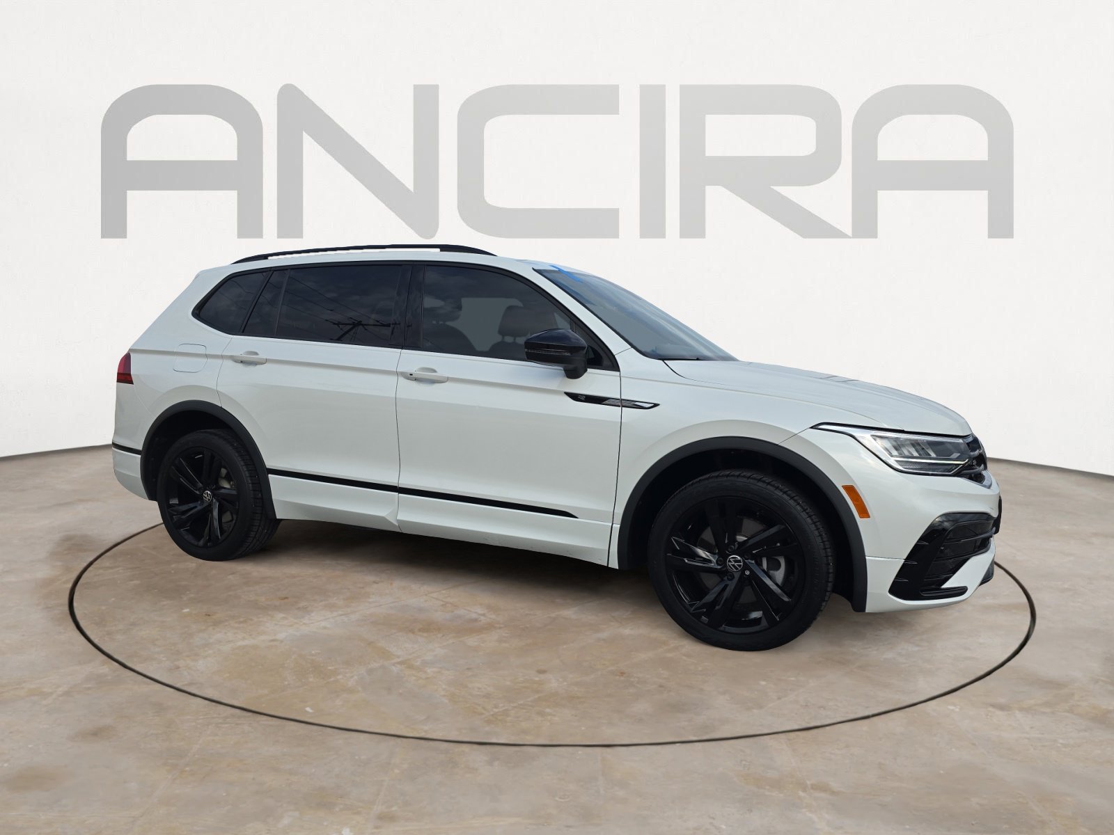 2023 Volkswagen Tiguan SE R-Line Black photo 4