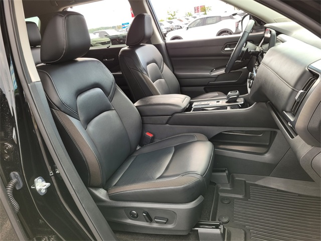 2024 Nissan Pathfinder SL photo 17