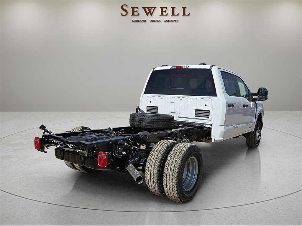 2026 Ford F-350 Super Duty Chassis Cab XL's photo