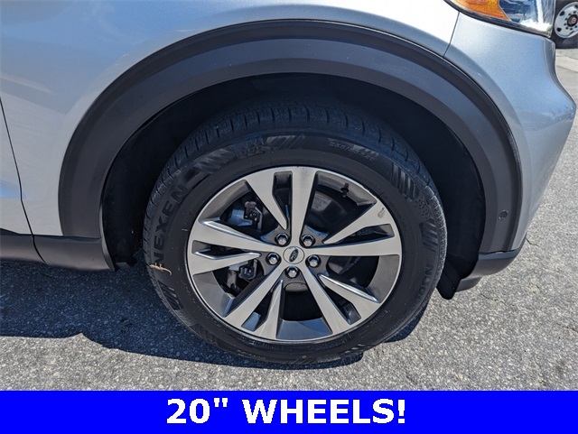 2020 Ford Explorer Platinum photo 17