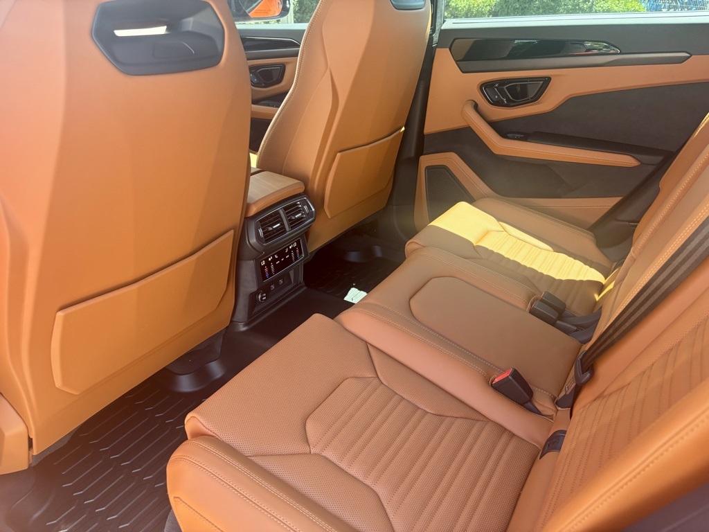 2025 Lamborghini Urus SE photo 16