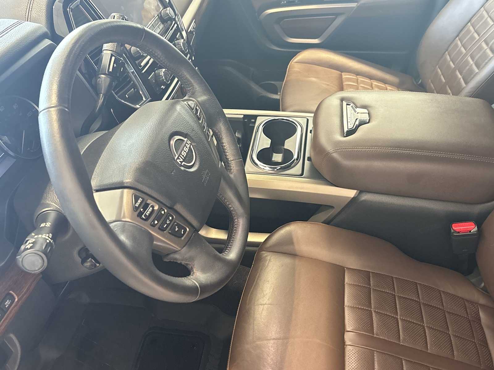 2023 Nissan Titan Platinum Reserve photo 17