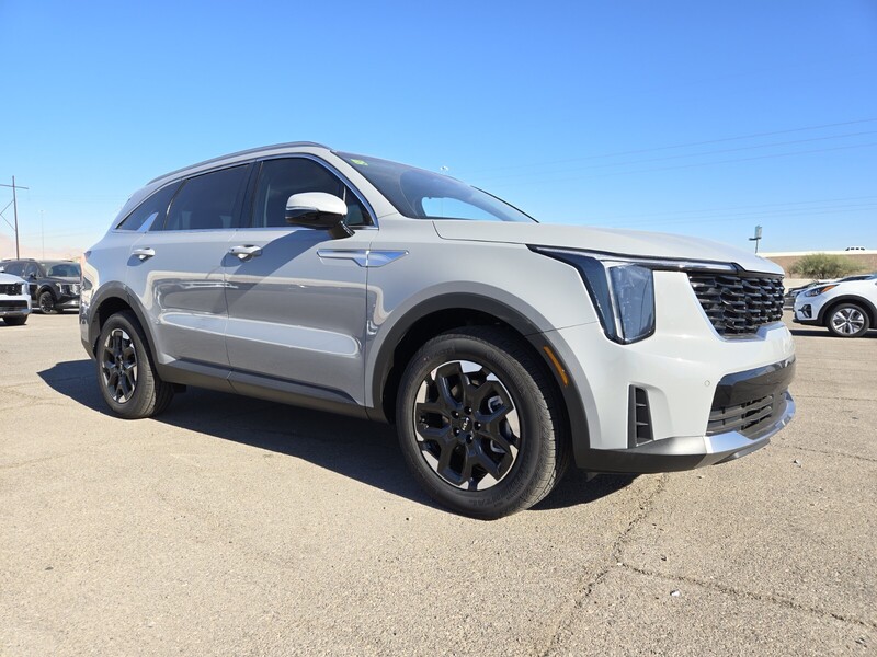 2025 Kia Sorento S photo 2