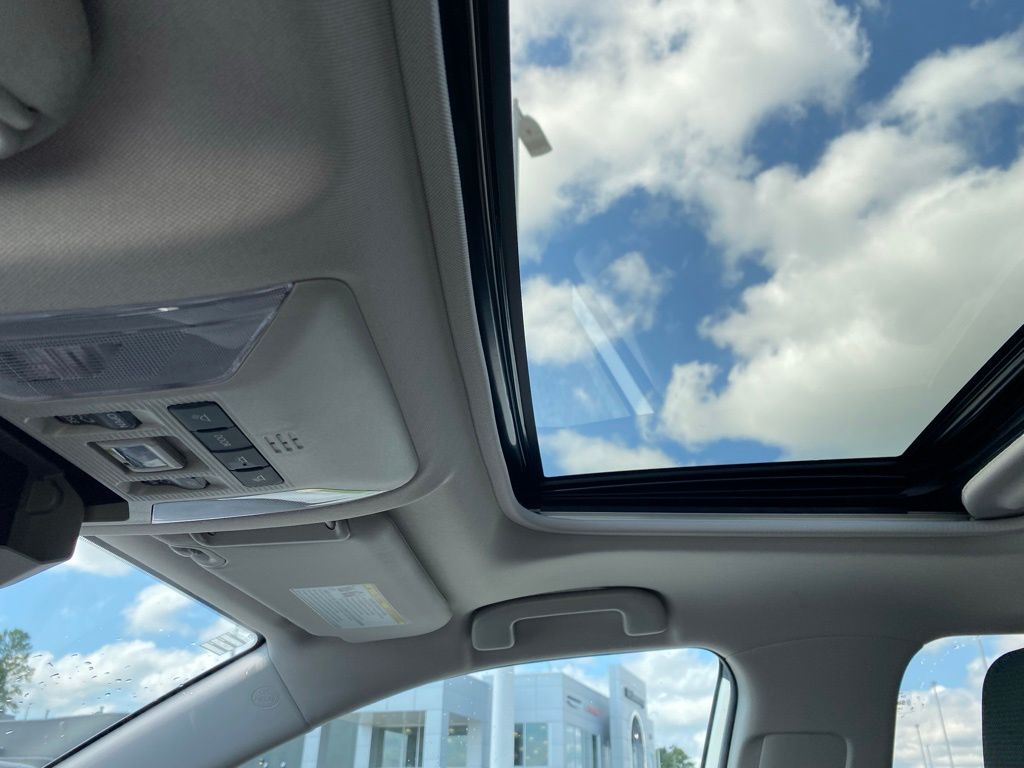 2022 Toyota RAV4 XLE photo 19