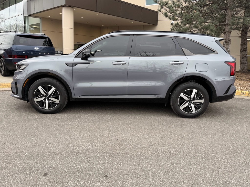 Used 2022 Kia Sorento EX with VIN 5XYRH4LF2NG157523 for sale in Kansas City