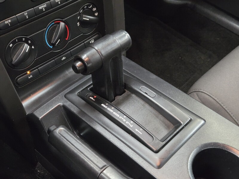 2006 Ford Mustang GT Deluxe photo 17