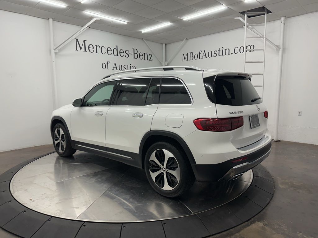2026 Mercedes Benz GLB 250 photo 4