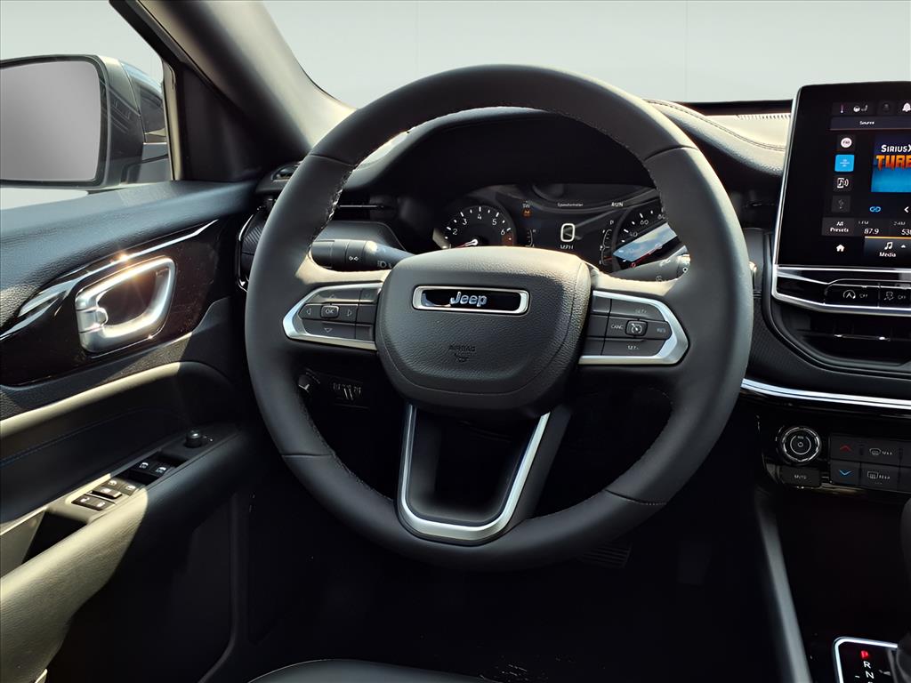 2026 Jeep Compass Latitude Altitude photo 12