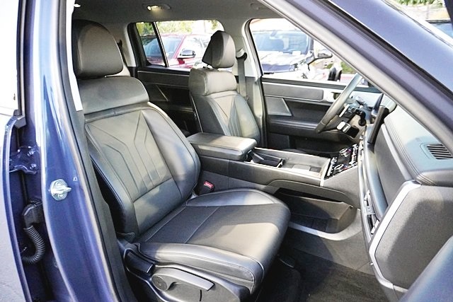 Used 2025 Blue Hyundai SEL image 11