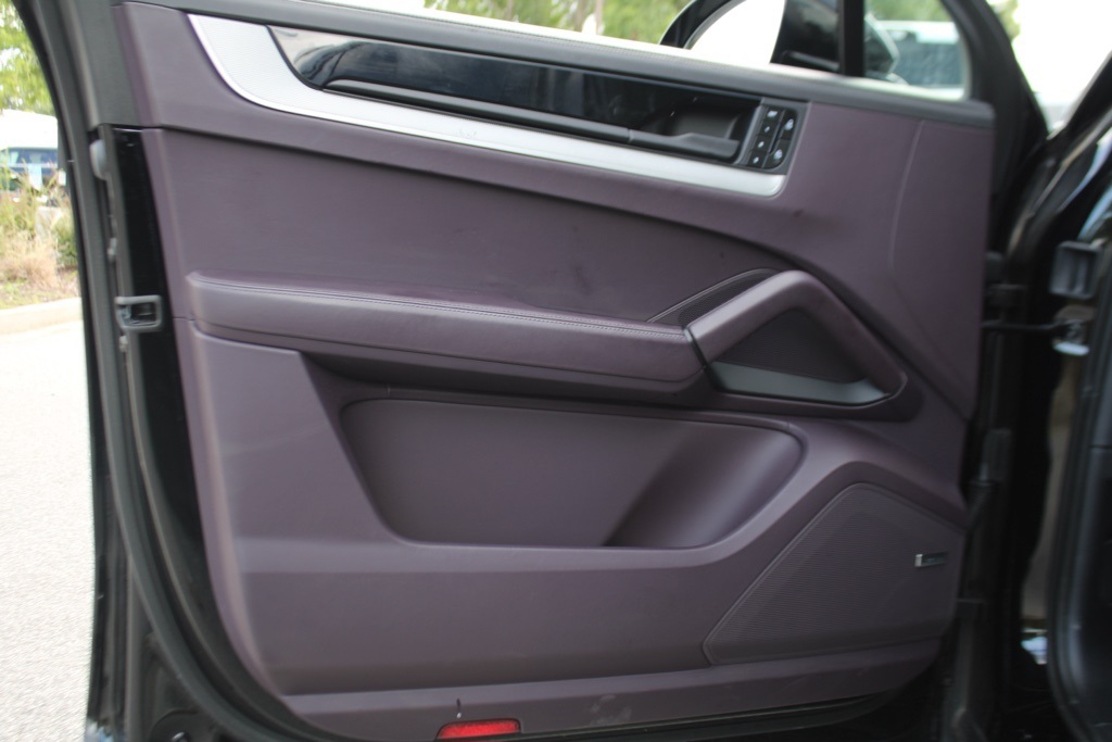2025 Porsche Cayenne Coupe Base photo 20