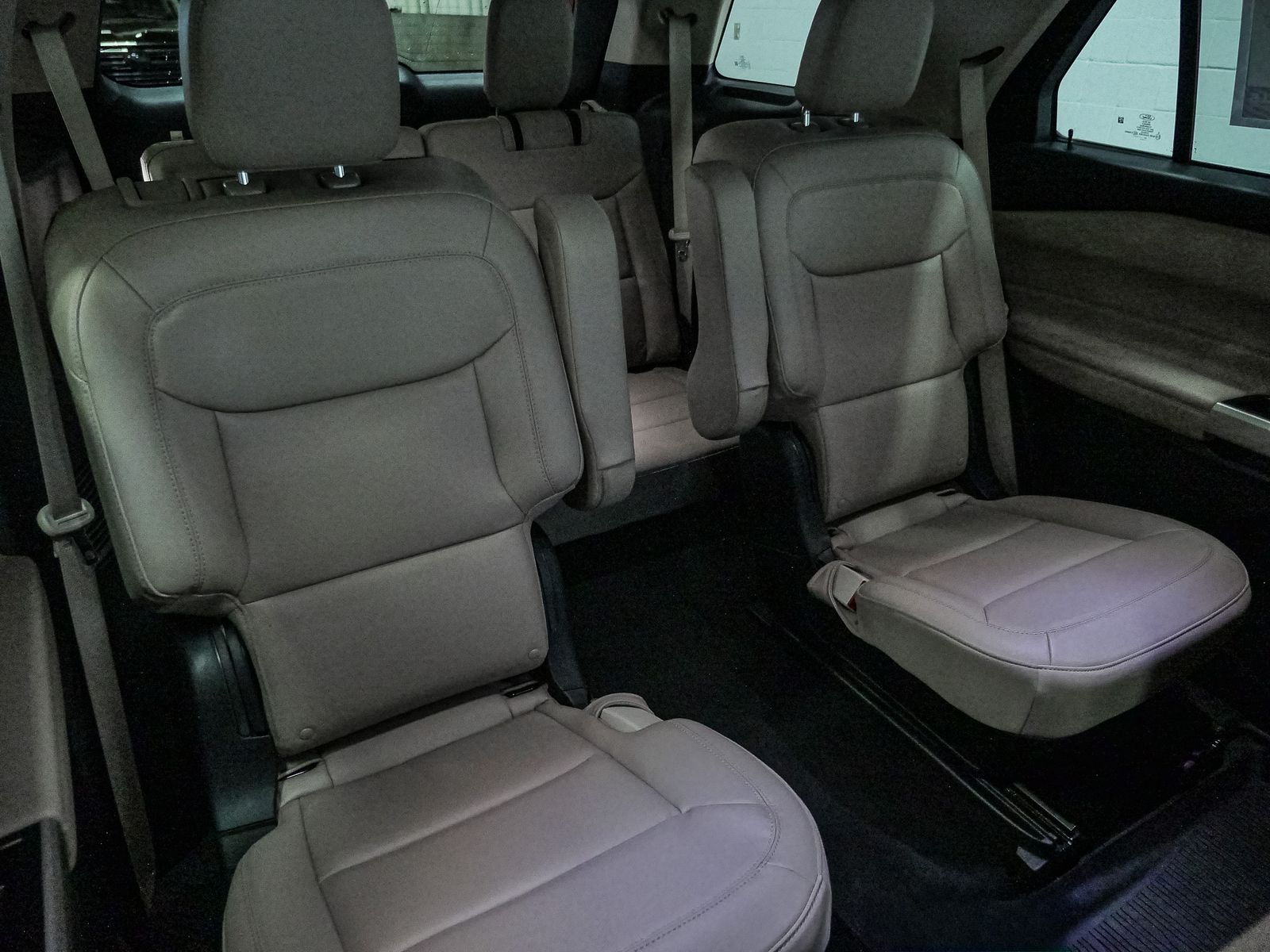 2023 Ford Explorer XLT photo 21