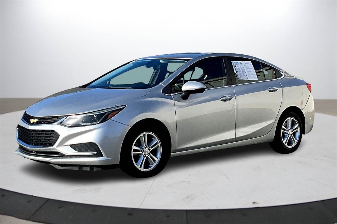 2017 Chevrolet Cruze LT photo 4