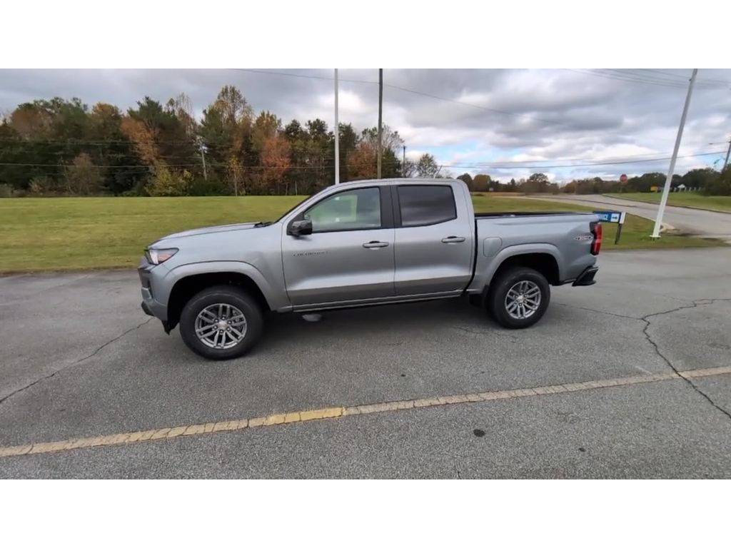 2024 Chevrolet Colorado LT photo 4