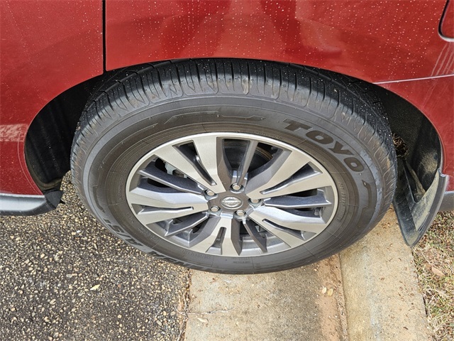 2020 Nissan Pathfinder SV photo 3