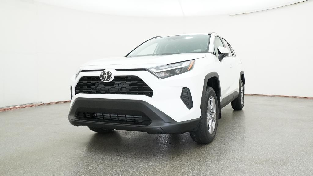 2025 Toyota RAV4 XLE photo 4