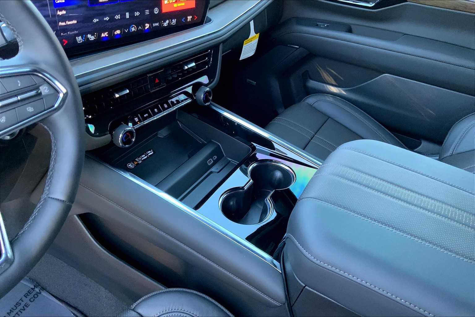 2025 Chevrolet Tahoe High Country photo 14